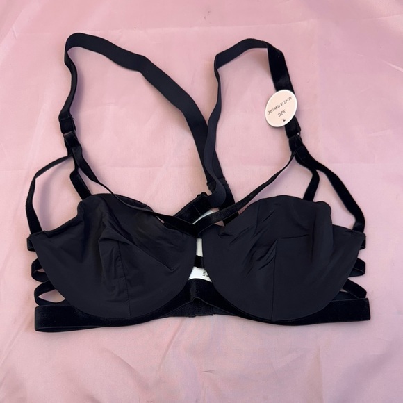 Forever 21 Other - Forever 21 Black Bra 32C NWT – Velvet Bands & Underwire